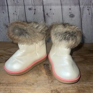 COPY - Size 5 1/2 Toddler fur edged winter boots Like new metallic finish Velcr…